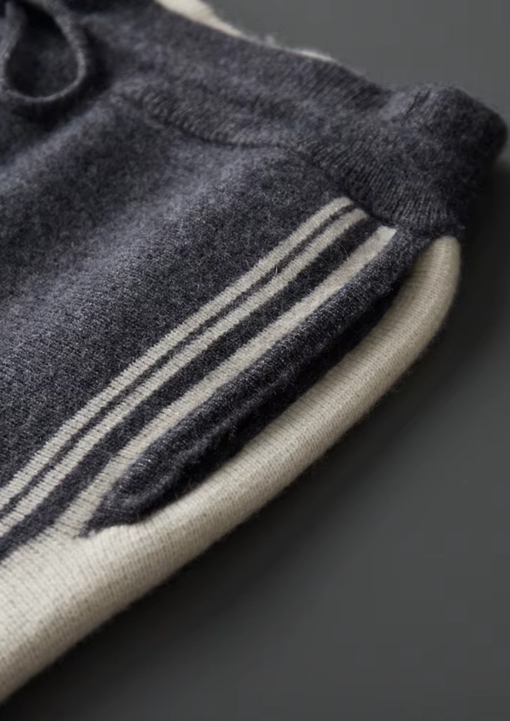 PURE EXTRA-FINE MERINO WOOL DARK GRAY DAMIEN SET